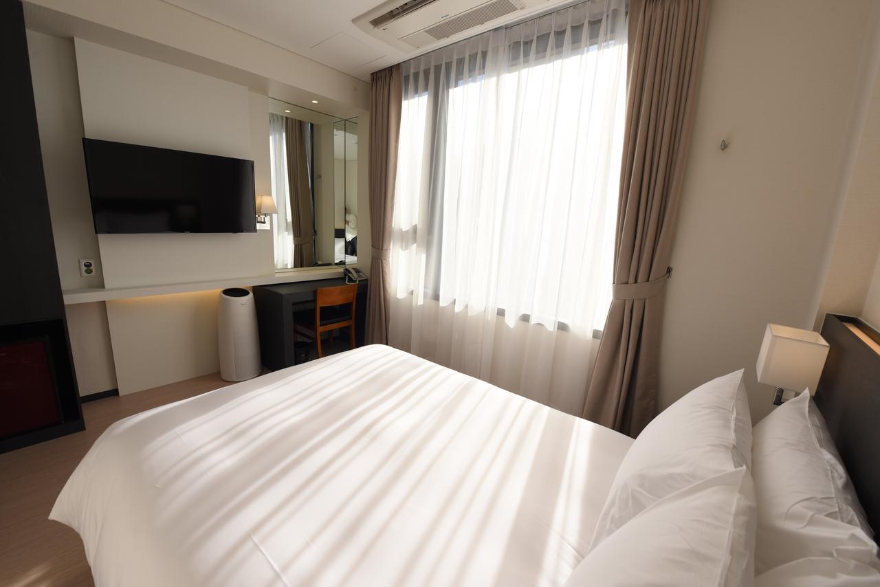 Geoje Artnouveau Suite Hotel Exteriör bild