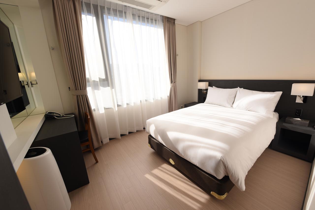 Geoje Artnouveau Suite Hotel Exteriör bild