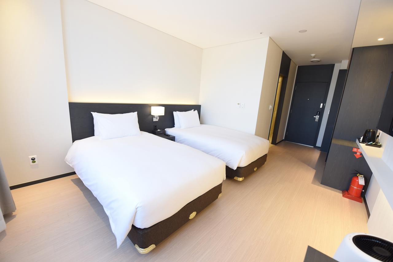 Geoje Artnouveau Suite Hotel Exteriör bild