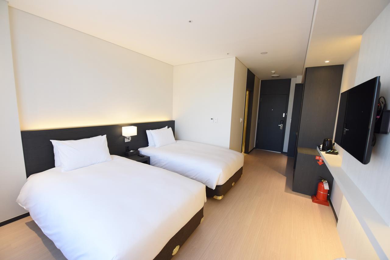 Geoje Artnouveau Suite Hotel Exteriör bild